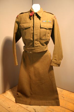 18 RCAMC - 1942 Lieutenant - Nusing Sister Battle Skirt/Jacket