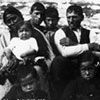 Une famille mtisse dans les environs du fort Chipewyan en 1899, durant lexpdition du Trait 8.