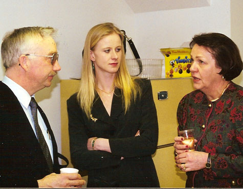 Bob Tipman, Klliva (Kangur) De-Elespp and Eda McClung in conversation, 1990