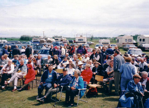  Over 500 people  attended the Estonian-Canadian Centennial at Linda Hall in 1999. It was the largest gathering of Estonians in Alberta\'s history.
