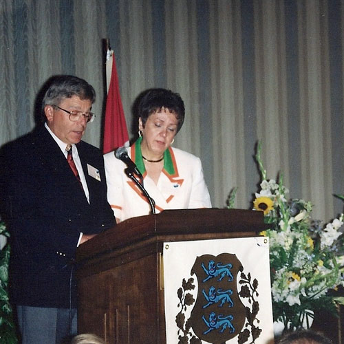 Arne and Eda represented the Calgary and Edmonton Estonian Societies at the West Coast Estonian Days in San Francisco, 1993. They are pictured bringing greetings on behalf of the Alberta-based Societies.