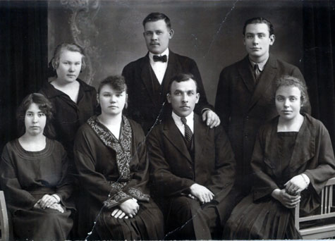 The family lived in the Foremost area. Karl Elvey married Martha Tihkane, 1930s.
