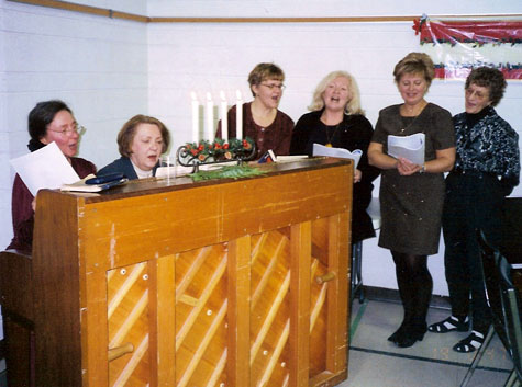 Edmonton Estonian Society\'s Christmas Service in 2003 was held at the Holy Spirit Lutheran Church.  Following the Service, there was a reception with Christmas Carol singing.