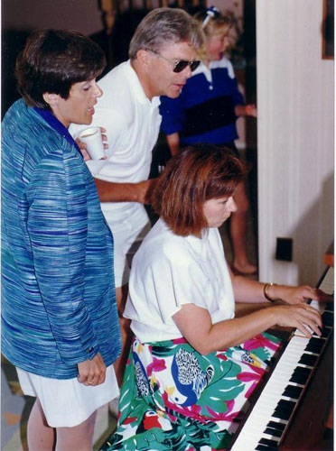 Prja Tiislar, Arne Matiisen and Mrs. Saar at the piano, 1991