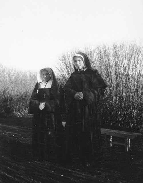 Sister Rondeau, Provincial superior, and Sister Marie-Thrse, postulant