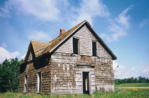 Maison abandonne le long du chemin de Victoria dans la colonie Lobstick