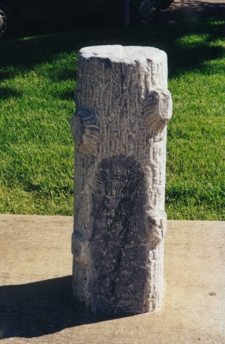 La pierre tombale originale de Henry Fuller 'Douze pieds' Davis.