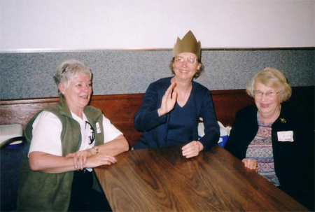 Helle Kraav, Helgi Leesment (Queen of 4 AM) and Livia Kivisild socializing at the Jaanipev Celebration , Linda Hall, 2005