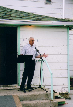 Bob Tipman, President of the Alberta Estonian Heritage Society, welcomes attendees to Jaanipev celebration at Linda Hall, 2005