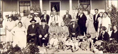 Various members of the Erdman family welcome Jakob and Mari home after their journey to Salem, Oregon. The photo was taken in 1929 at Gus Erdmans home.