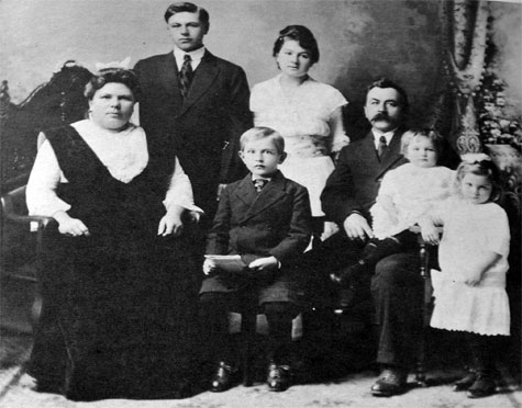 Helena and Jaan Kotkas family in 1915. Standing: Johannes and Maria. Sitting in front: Helena, Rudy, Jaan, Theresa (sitting on Jaans lap) and Louise.