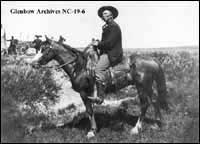 Frank Lowe sur "Polecat" (une moufette), ranch Oxley, Alberta, ca. 1880.
