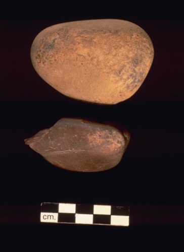 Les autochtones utilisaient toutes sortes d'outils pour convenir à des besoins particuliers. Ceux-ci sont de bons exemples de pierre-percuteurs.