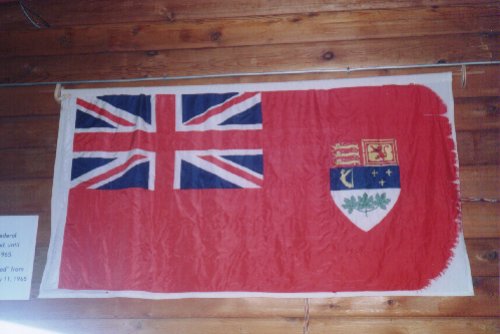 L'enseigne rouge, le drapeau original du Canada.