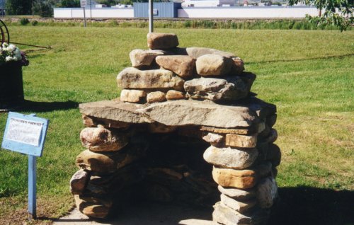 Reconstruction de la chemine de Mackenzie (Fort Fork).